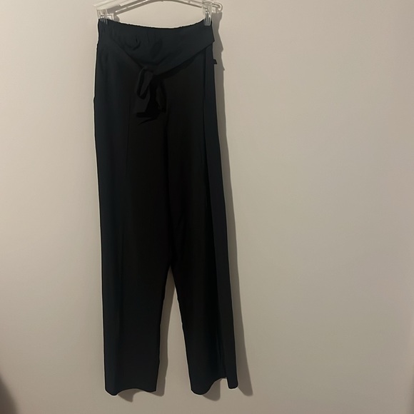 Lululemon Noir Pant
Black - Picture 7 of 16